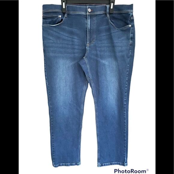 L.L. Bean Other - Ll Bean Comfort Waist stretchy waistband 5 pocket straight leg jeans, size 40/30